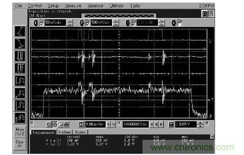 在此示波器照片中，最上面的波形取自JP1(到數(shù)字電位器的數(shù)字碼)，第二個波形取自JP5(相鄰模擬走線上的噪聲)，最下面的波形取自TP10(16位D/A轉(zhuǎn)換器輸出端的噪聲)。